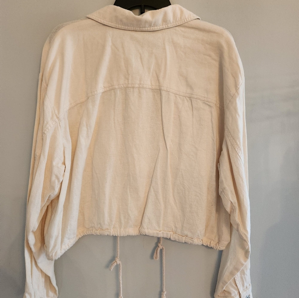 EUC DIVIDED Cream Jacket with Snap closure and Tie Bottom. Size L - Picture 5 of 5
